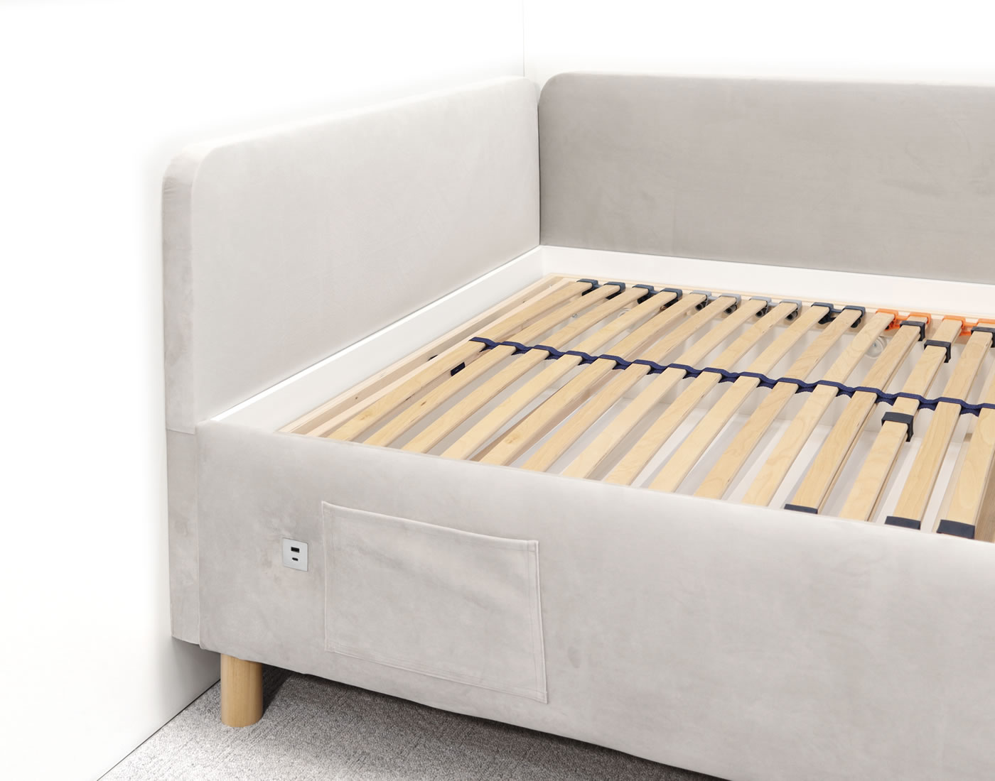 Vrecko a USB nabíjačka postele Nexus