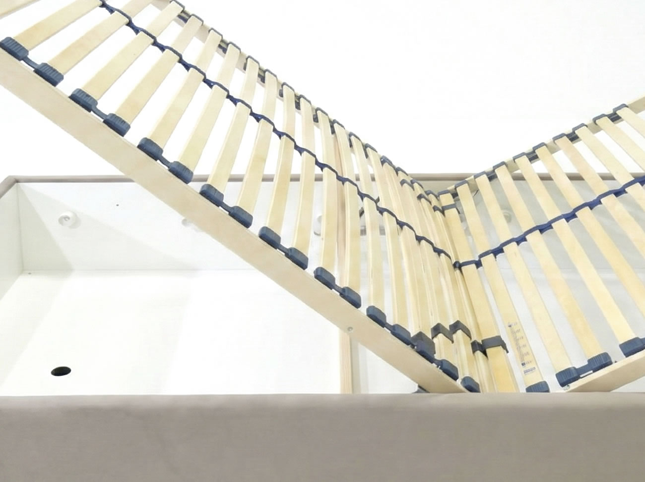 Montáž a balenie postele Crissy