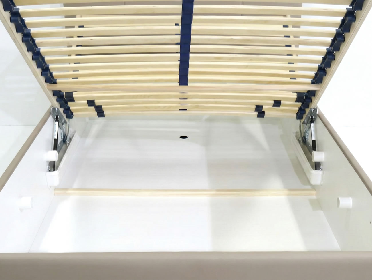 Detail úložného priestoru postele Crissy