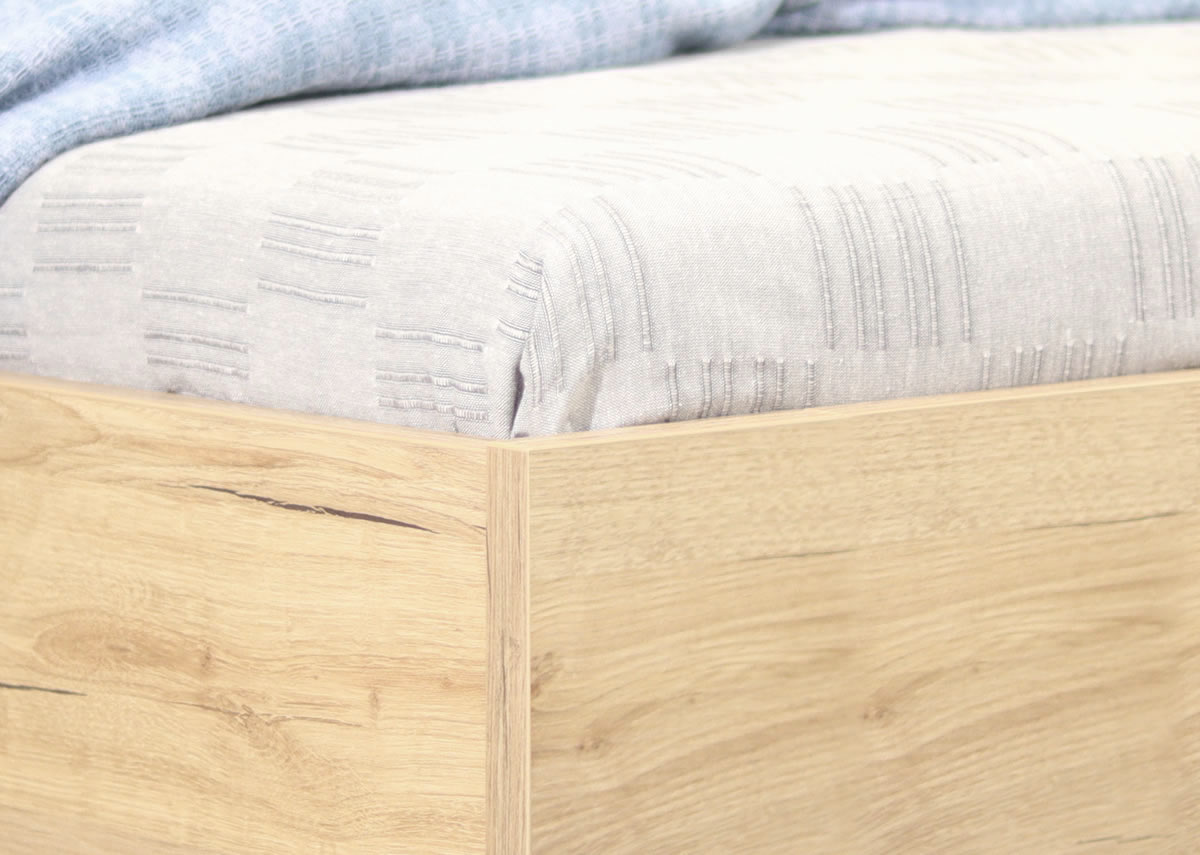 Detail opracovania postele Hugo