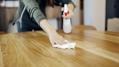 Ako čistiť lakovanú a olejovanú posteľ? Ako čistiť lakovanú a olejovanú posteľ?