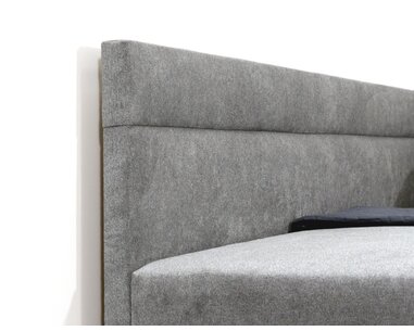 Detail čela - posteľ s dlhým čelom