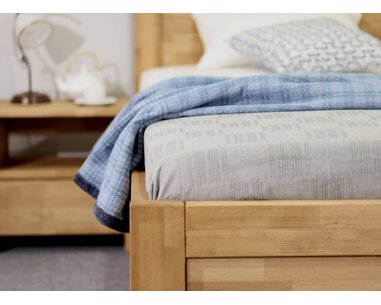 Vyvýšená posteľ s úložným priestorom Klementin, masív buk