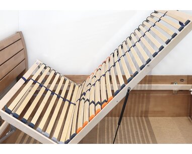 Posteľ dvojlôžko z masívu Concepta – čelný výklop