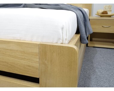 Drevená posteľ jednolôžko Justina, masív dub