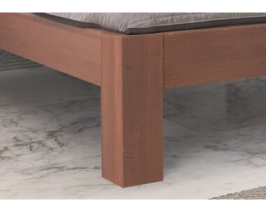 Detail nohy - posteľ z masívu X2