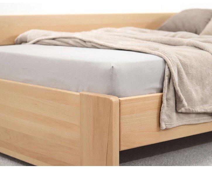 Rohová buková posteľ s roštom MIVA pravá, 120x200