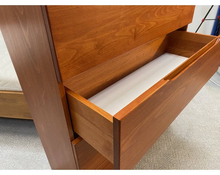 Komoda Pegas lak čerešňa