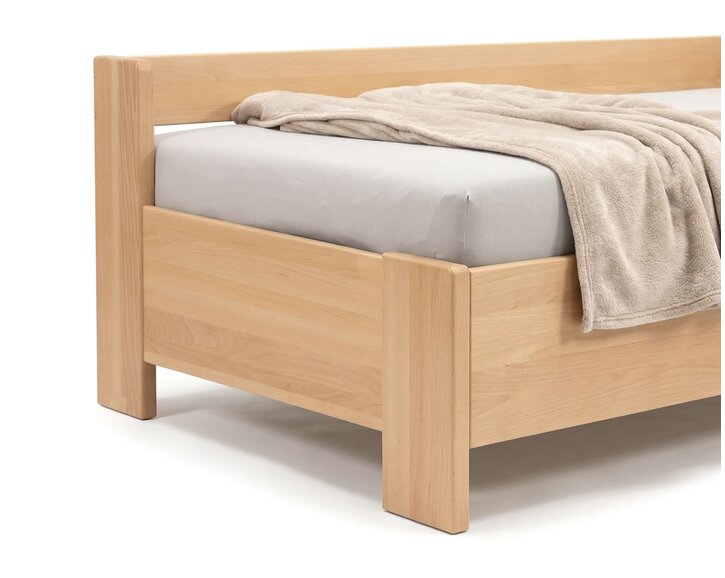 Zvýšená buková posteľ s roštom MIVA s bočným čelom, 90x200