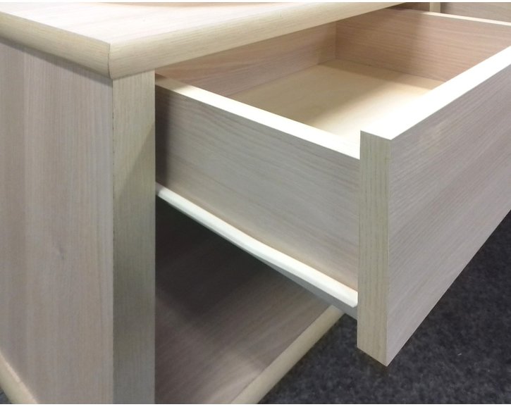 Nočný stolík úzky L201