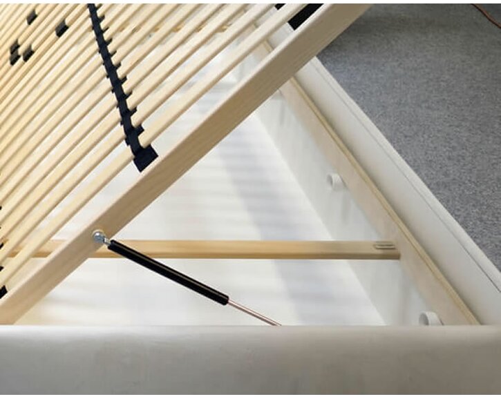 Vyvýšená čalúnená váľanda s úložným priestorom Quatro Vyvýšená čalúnená váľanda s úložným priestorom Quatro