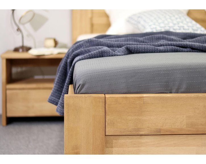 Vyvýšená posteľ dvojlôžko z masivu Orfeus, masiv buk