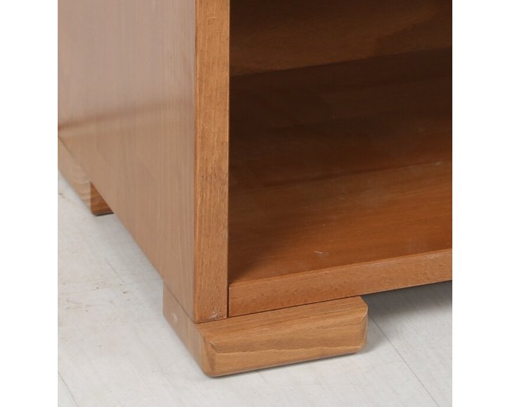 Nočný stolík z masívu, policový F131