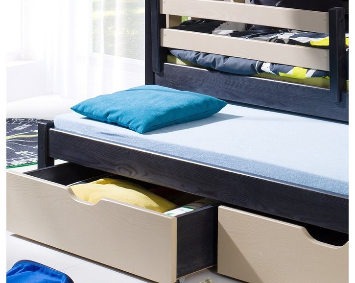 Poschodová posteľ s prístelkou a úložným priestorom pre 3 deti Hanka, masív borovica Poschodová posteľ s prístelkou a úložným priestorom pre 3 deti Hanka, masív borovica