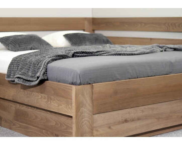 Detail postele Valentin