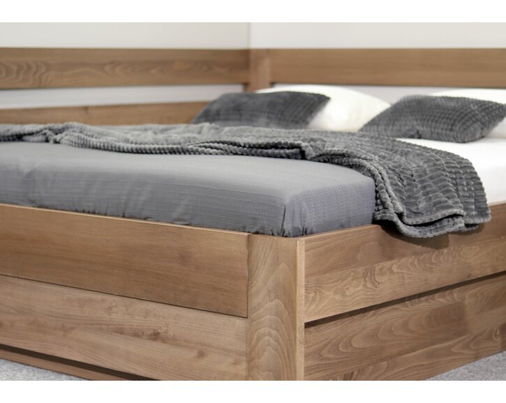 Detail postele Valentin