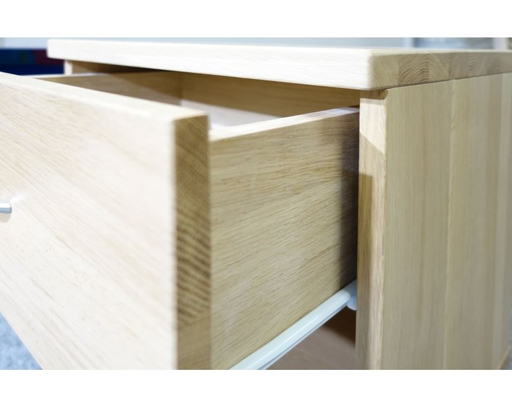 Nočný stolík Bára 2 zásuvkový, masív dub Nočný stolík Bára 2 zásuvkový, masív dub