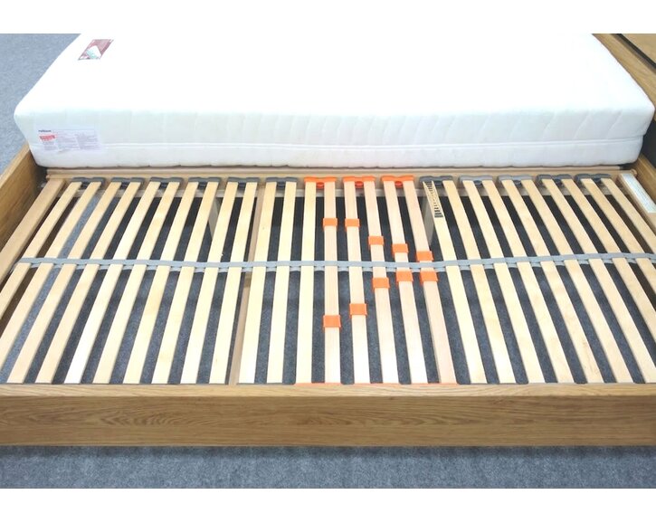 Drevená posteľ dvojlôžko Justina, masív dub