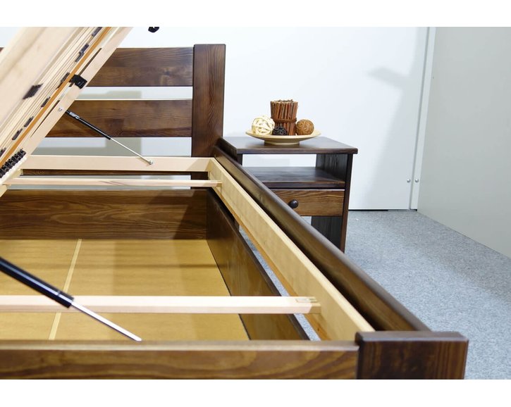 Drevená posteľ s úložným priestorom Hanka, masív borovica, morený orech Drevená posteľ s úložným priestorom Hanka, masív borovica, morený orech